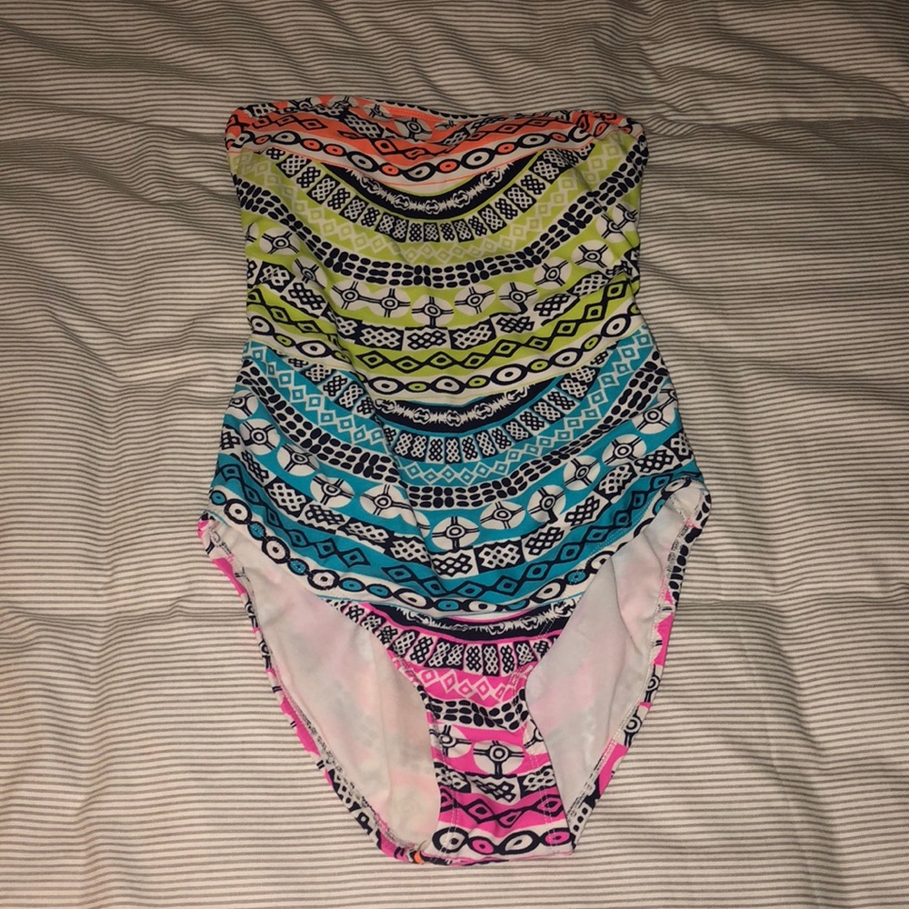 One-piece bathing suit